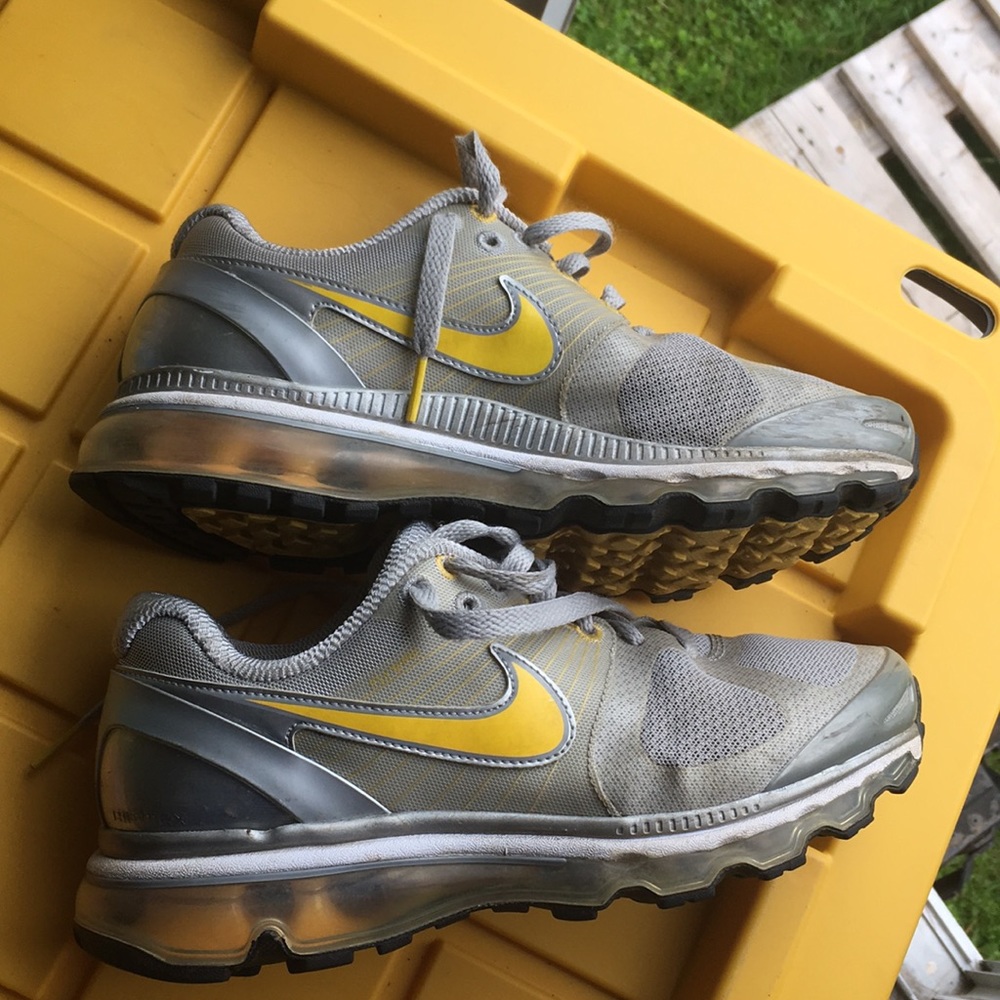 Retro Nike Live strong women 7.5 yellow grey EUC